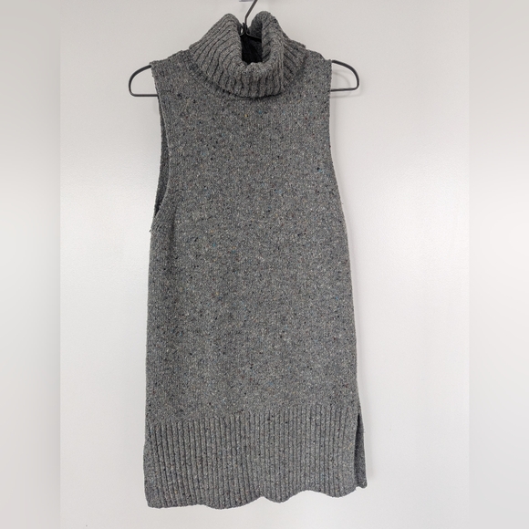 Club Monaco sleeveless sweater - Picture 2 of 5